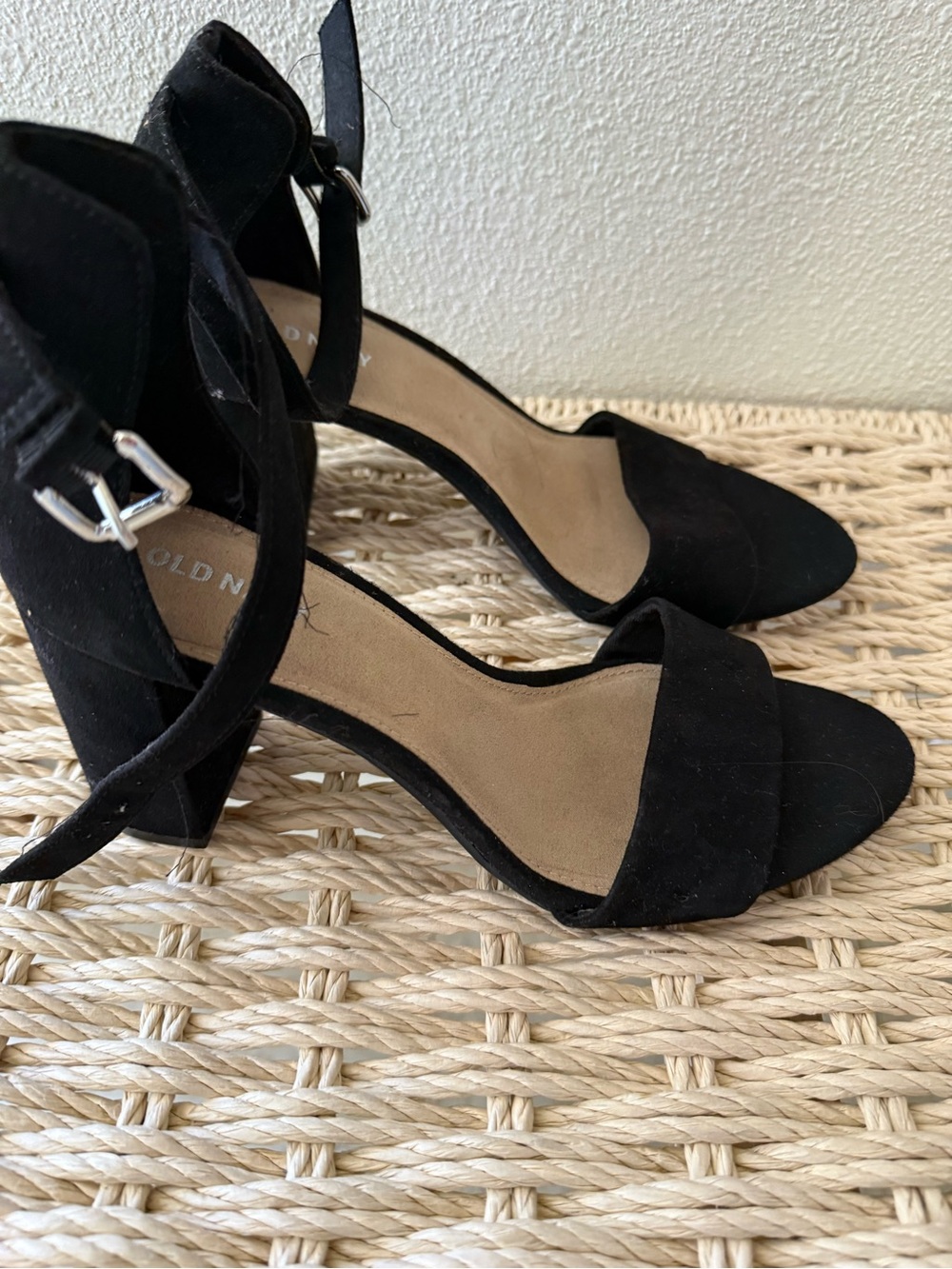 Size 8 Women’s Chunky Heel Old Navy Black